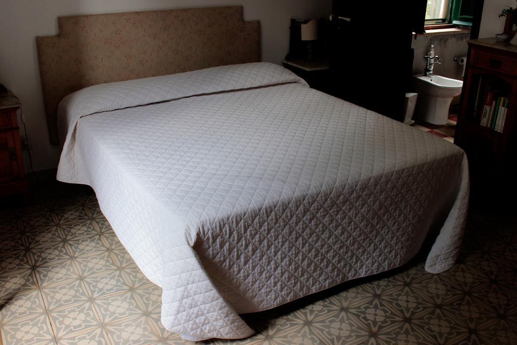 Ai Cipressi Bed & Breakfast Salemi Bagian luar foto